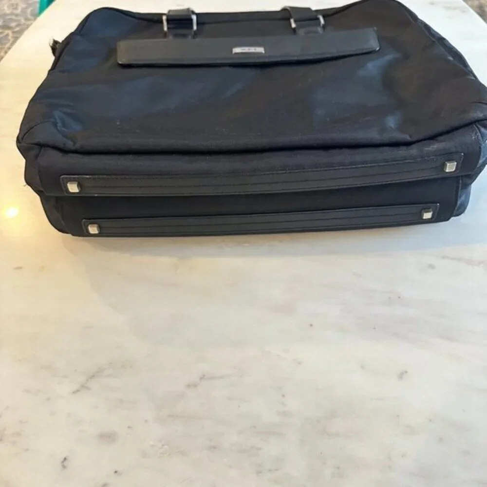 Tumi Black Nylon Slim Laptop Leather Trim Top Handle Commuter Travel‎ Business